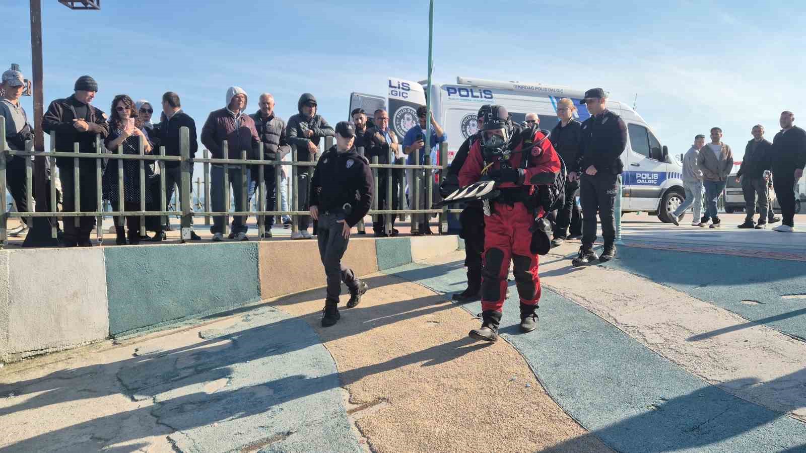 Tekirdağ&rsquo;da denizde temizlik
