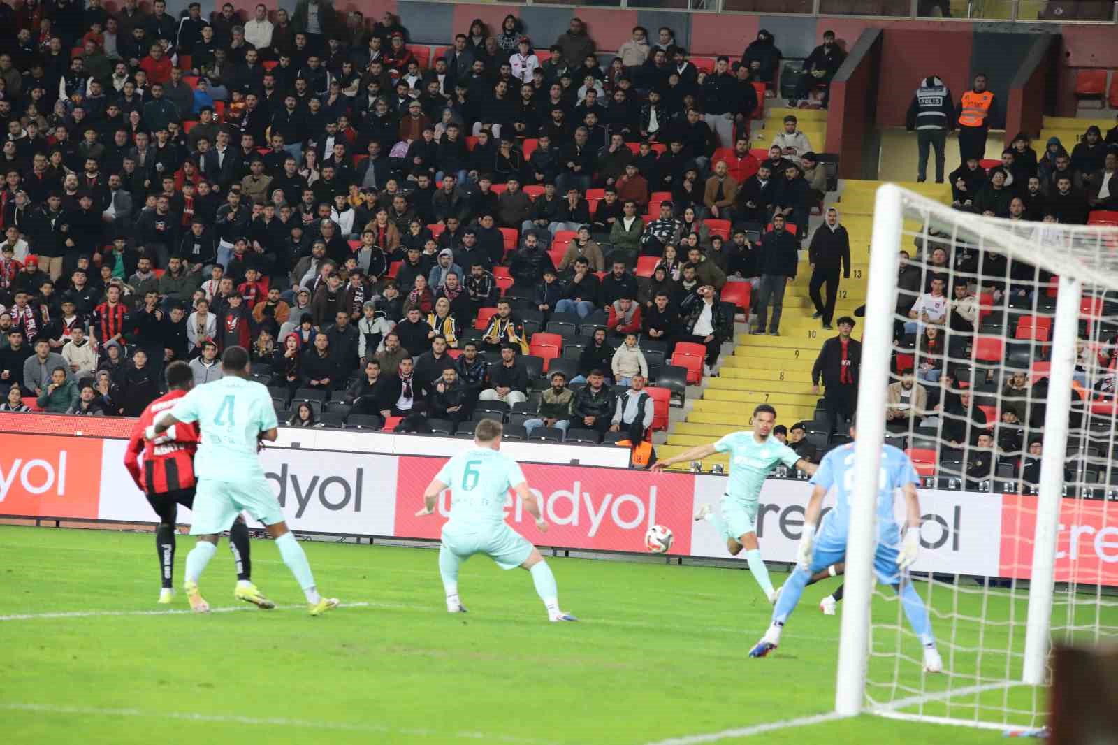 Trendyol S&uuml;per Lig: Gaziantep FK: 0 - Kayserispor: 0 (Ma&ccedil; devam ediyor)
