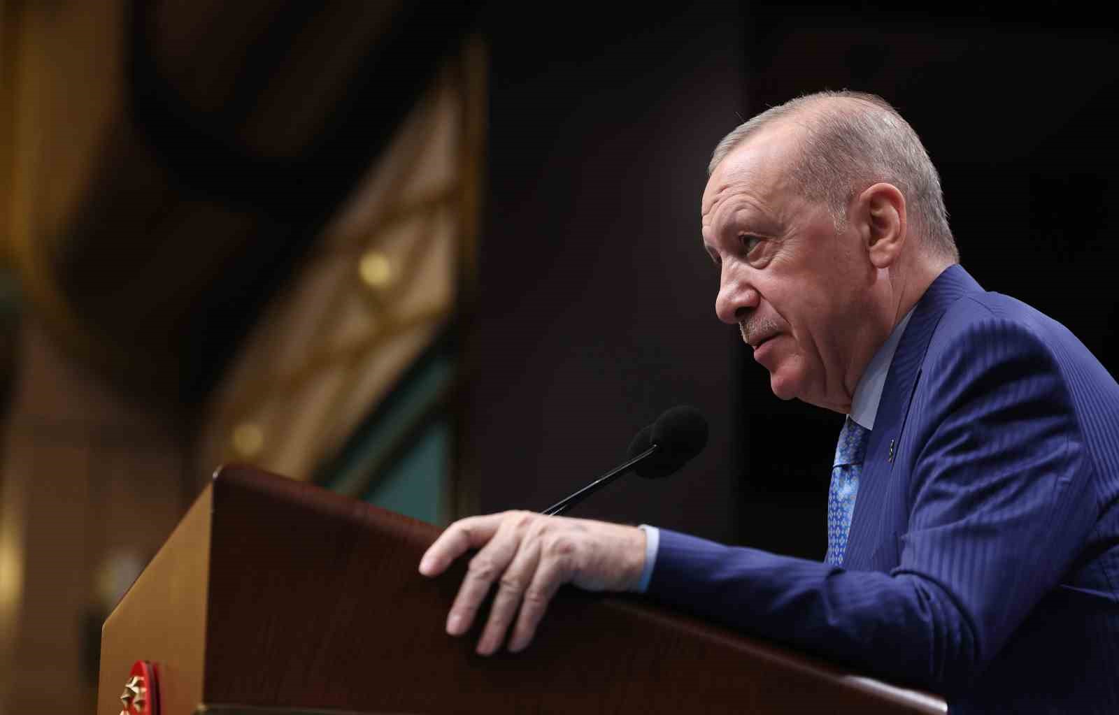 Cumhurbaşkanı Erdoğan: "Okullarımızın g&uuml;venliği meselesi &ouml;nceliklerimizin en başındadır. Burada en k&uuml;&ccedil;&uuml;k bir taviz s&ouml;z konusu değildir ve olmayacaktır"
