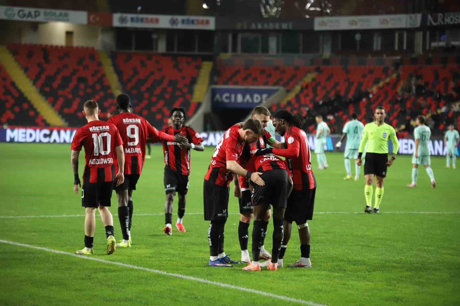 Trendyol S&uuml;per Lig: Gaziantep FK: 2 - Kayserispor: 0 (İlk yarı)
