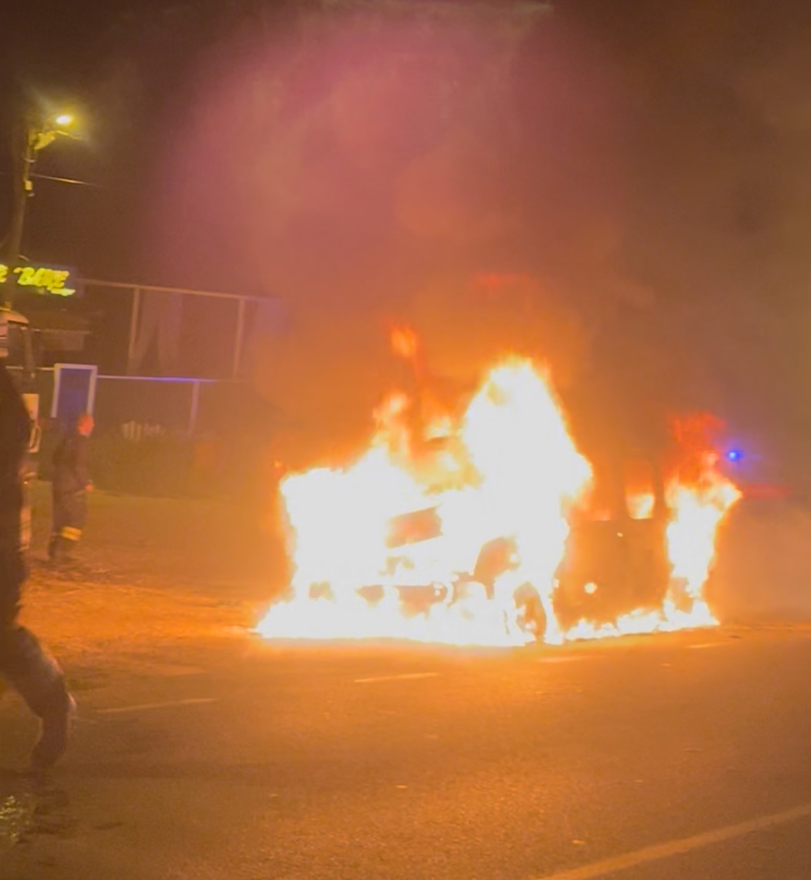 Tekirdağ&rsquo;da korkutan yangın: Seyir halindeki ara&ccedil; alev topuna d&ouml;nd&uuml;
