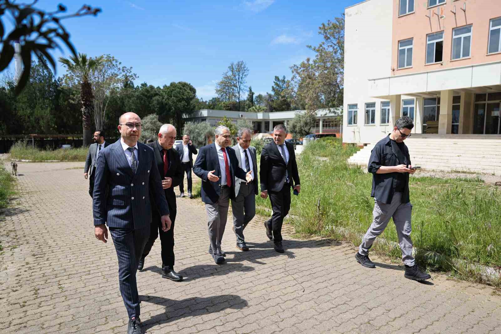 AD&Uuml; Rekt&ouml;r&uuml; Kent, BAP ve AD&Uuml;ZEM&rsquo;in yeni yerlerinde incelemelerde bulundu
