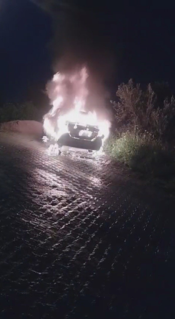 Park halindeki otomobili benzin d&ouml;k&uuml;p yakan, ara&ccedil; sahibinin yeğeni &ccedil;ıktı
