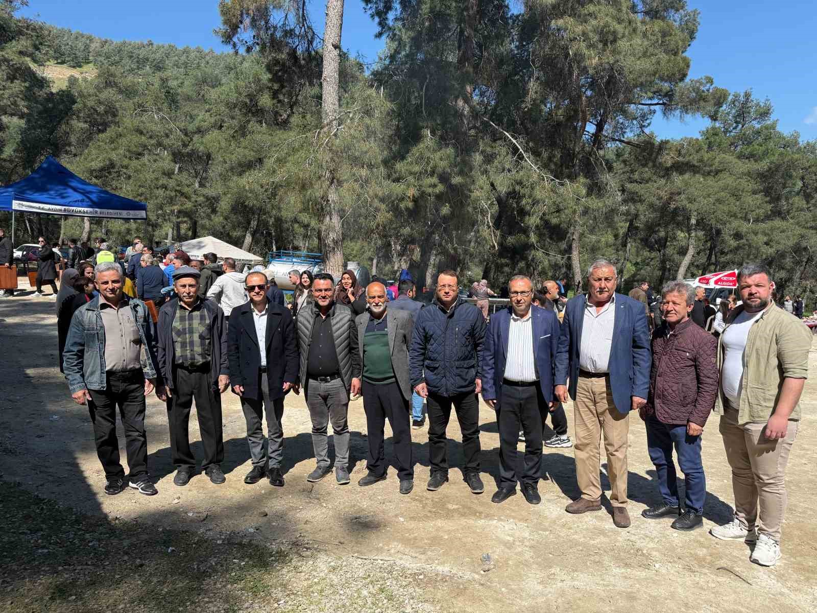 Aydın&rsquo;daki 41 yıllık gelenek vatandaşları aynı sofrada buluşturdu
