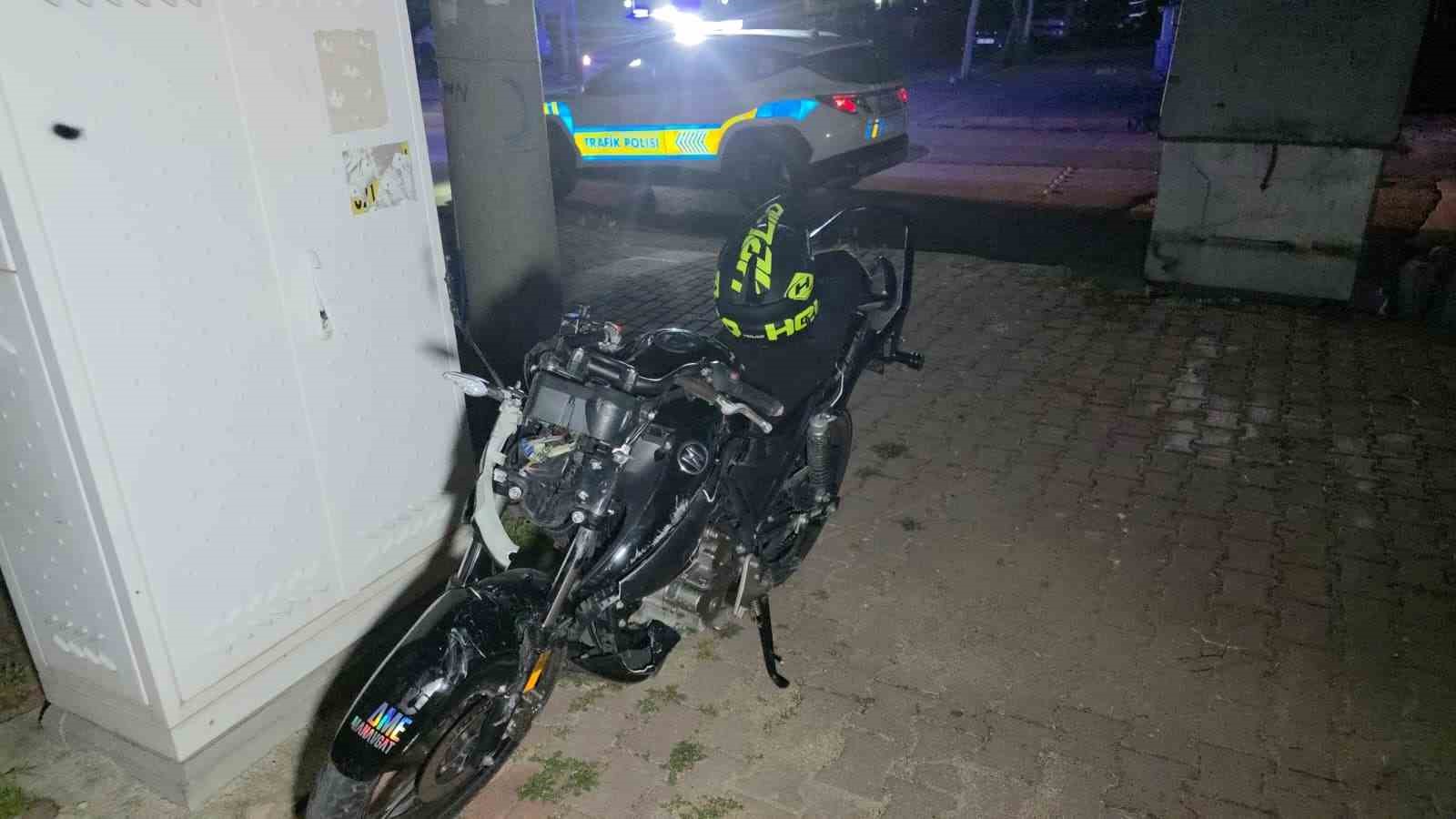 Antalya&rsquo;da iki motosiklet &ccedil;arpıştı: 3 yaralı
