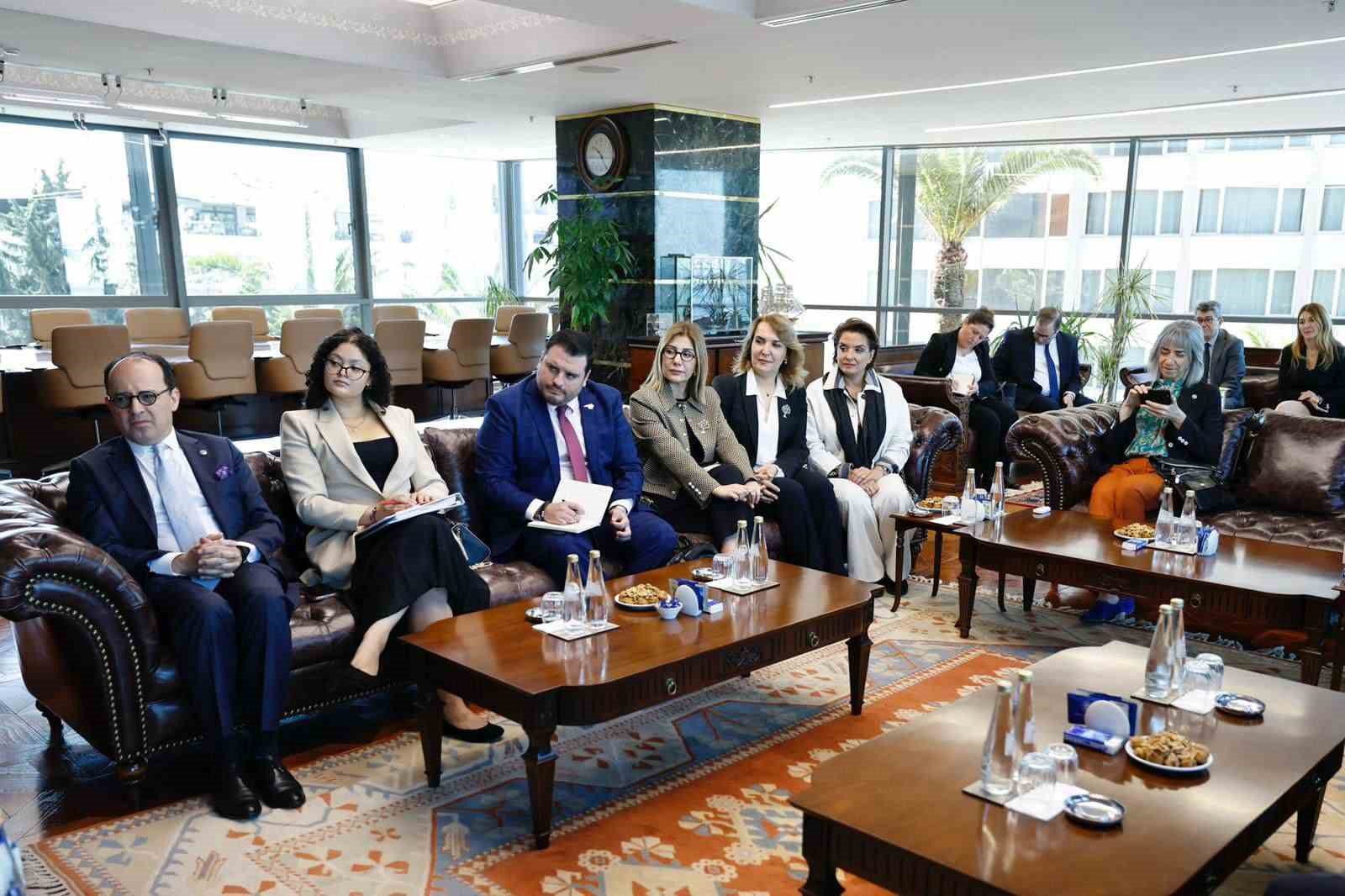 Kosta Rika First Lady&rsquo;si Zeikate&rsquo;den İzmir Ticaret Odası&rsquo;na ziyaret
