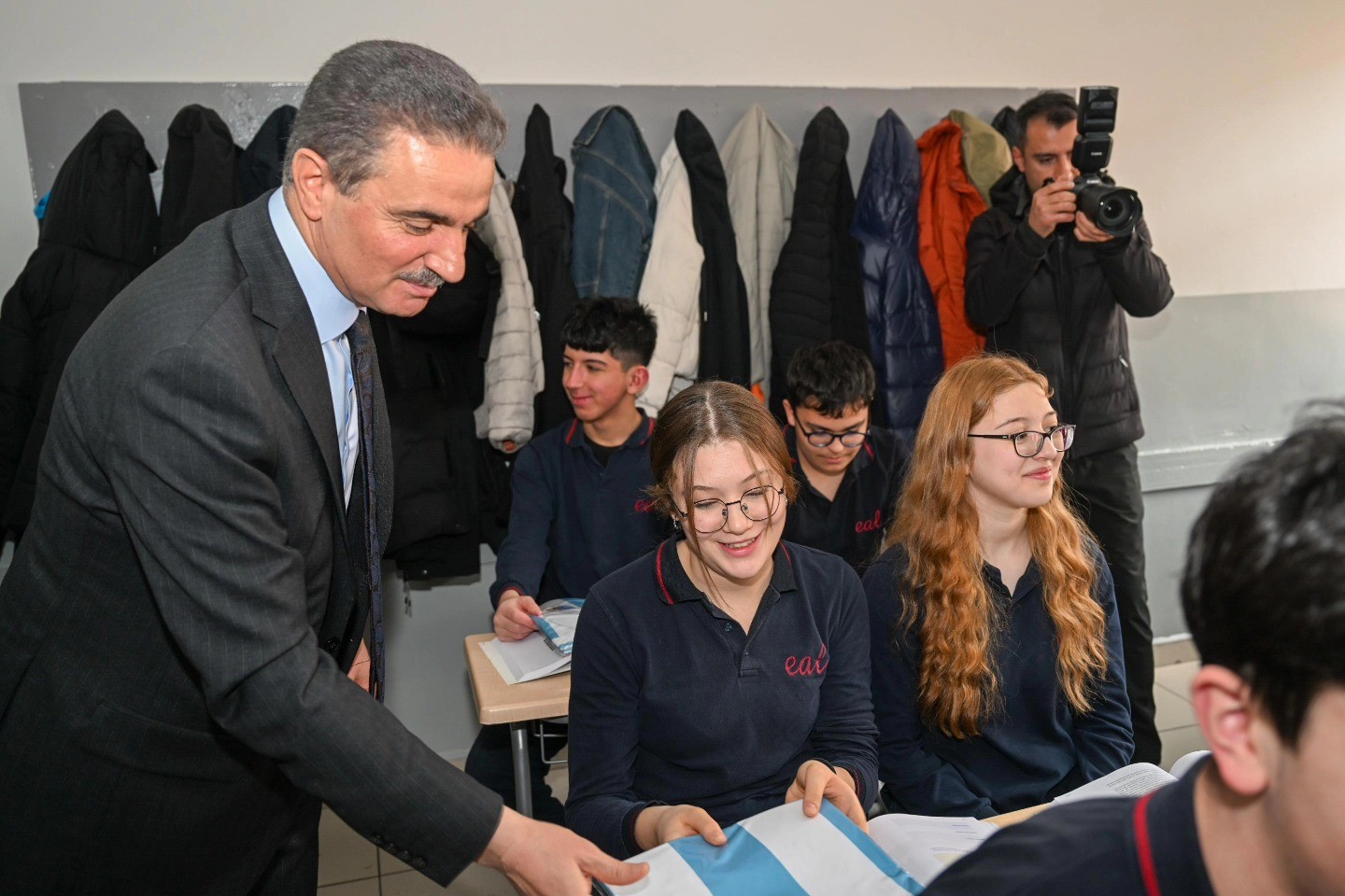 Vali Baruş, lise &ouml;ğrencileriyle buluştu
