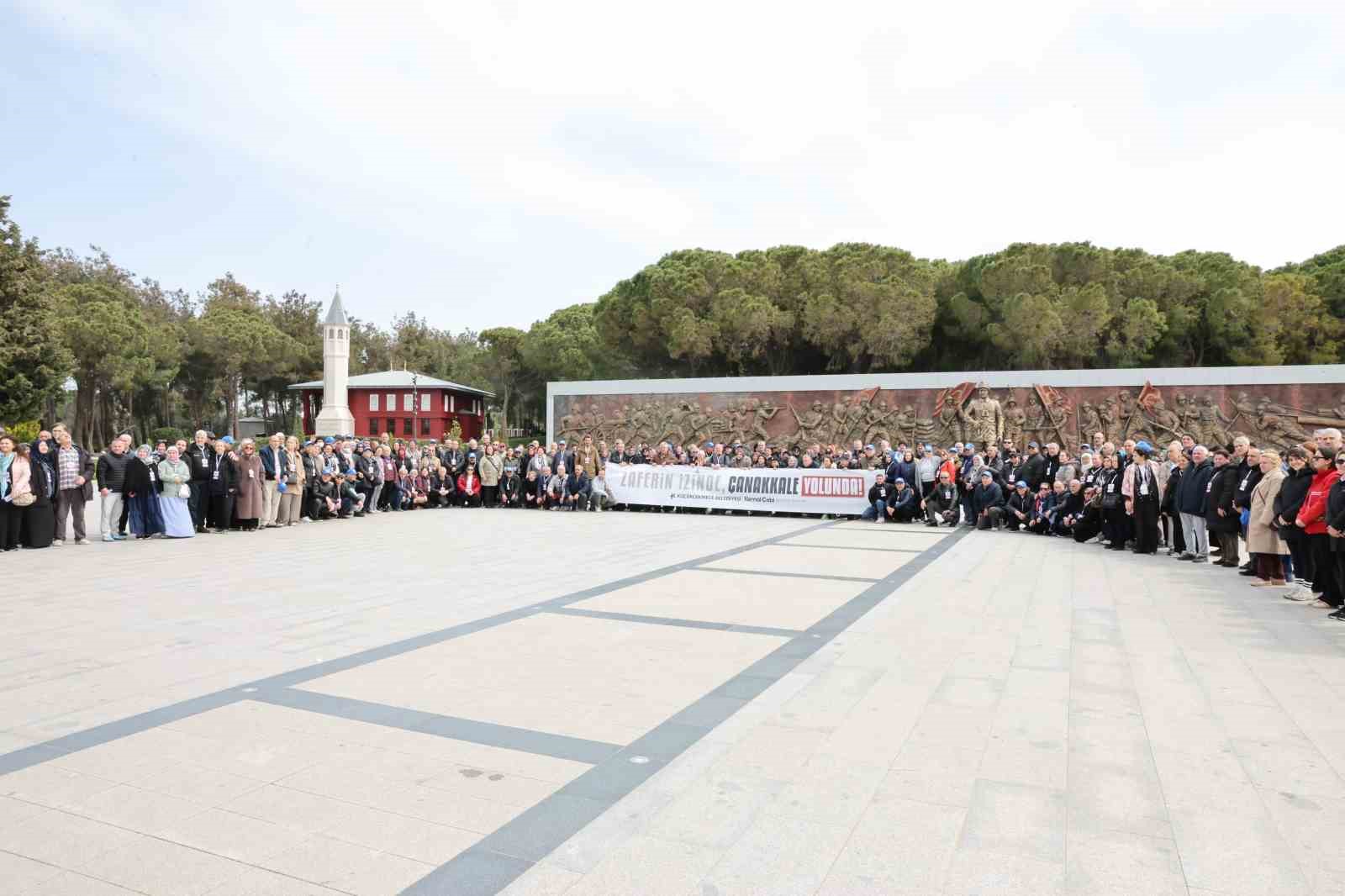 K&uuml;&ccedil;&uuml;k&ccedil;ekmece Belediyesi emekli &ccedil;iftleri &Ccedil;anakkale&rsquo;ye g&ouml;t&uuml;rd&uuml;

