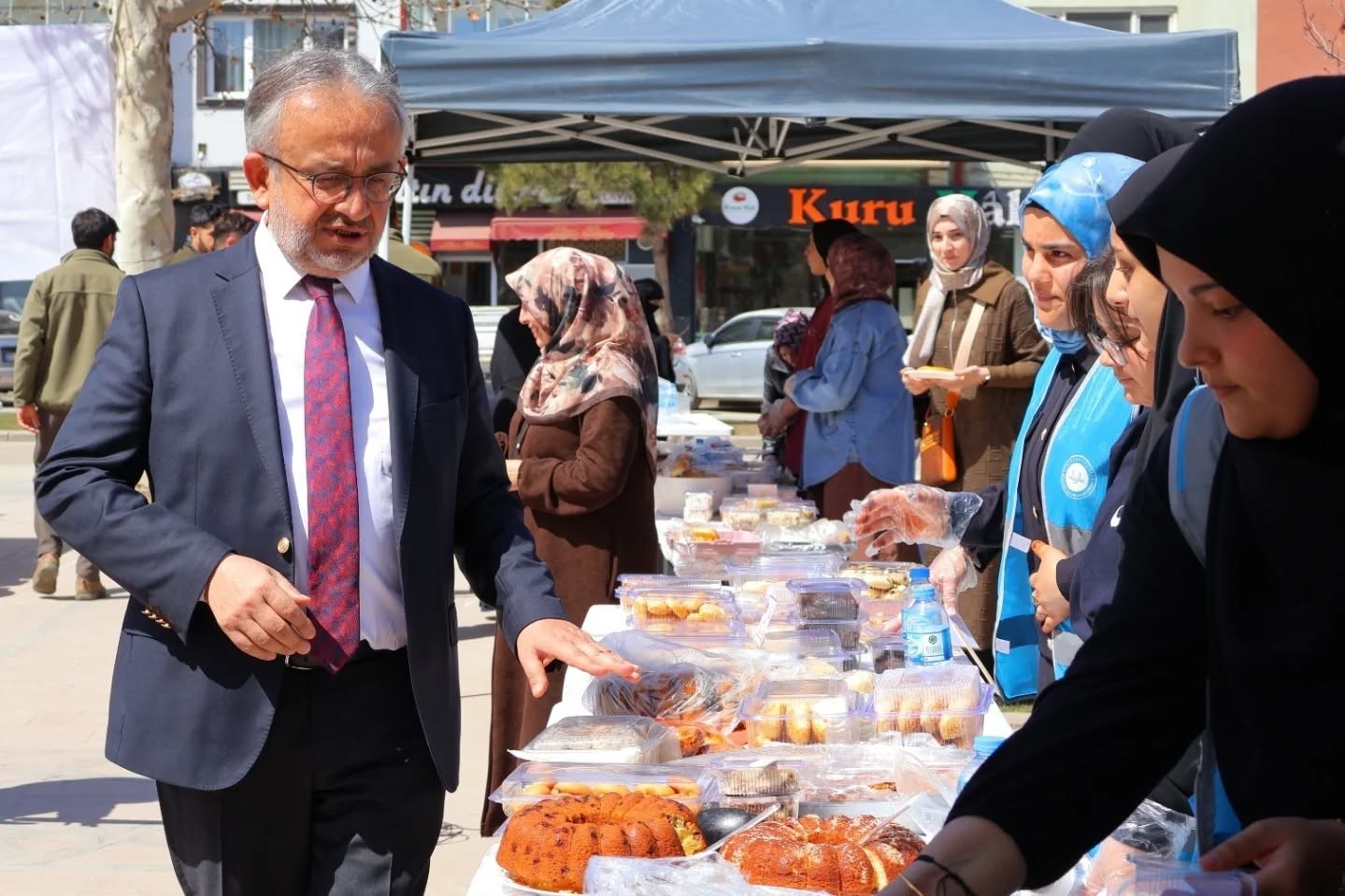 Bayburt&rsquo;ta evlilik hazırlığındaki gen&ccedil;lere destek i&ccedil;in hayır &ccedil;arşıları a&ccedil;ıldı
