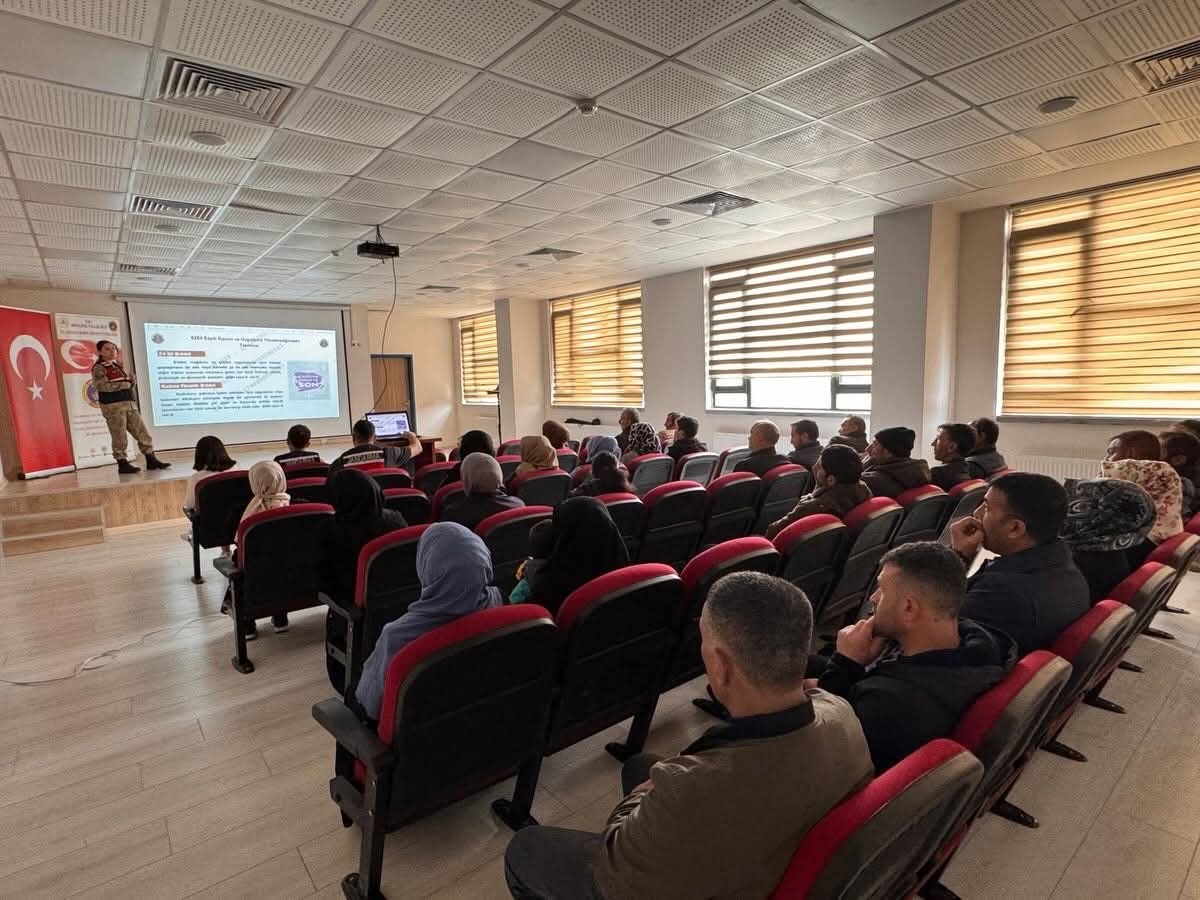 Bing&ouml;l&rsquo;de &ouml;ğrenci ve velilere şiddetle m&uuml;cadele eğitimi
