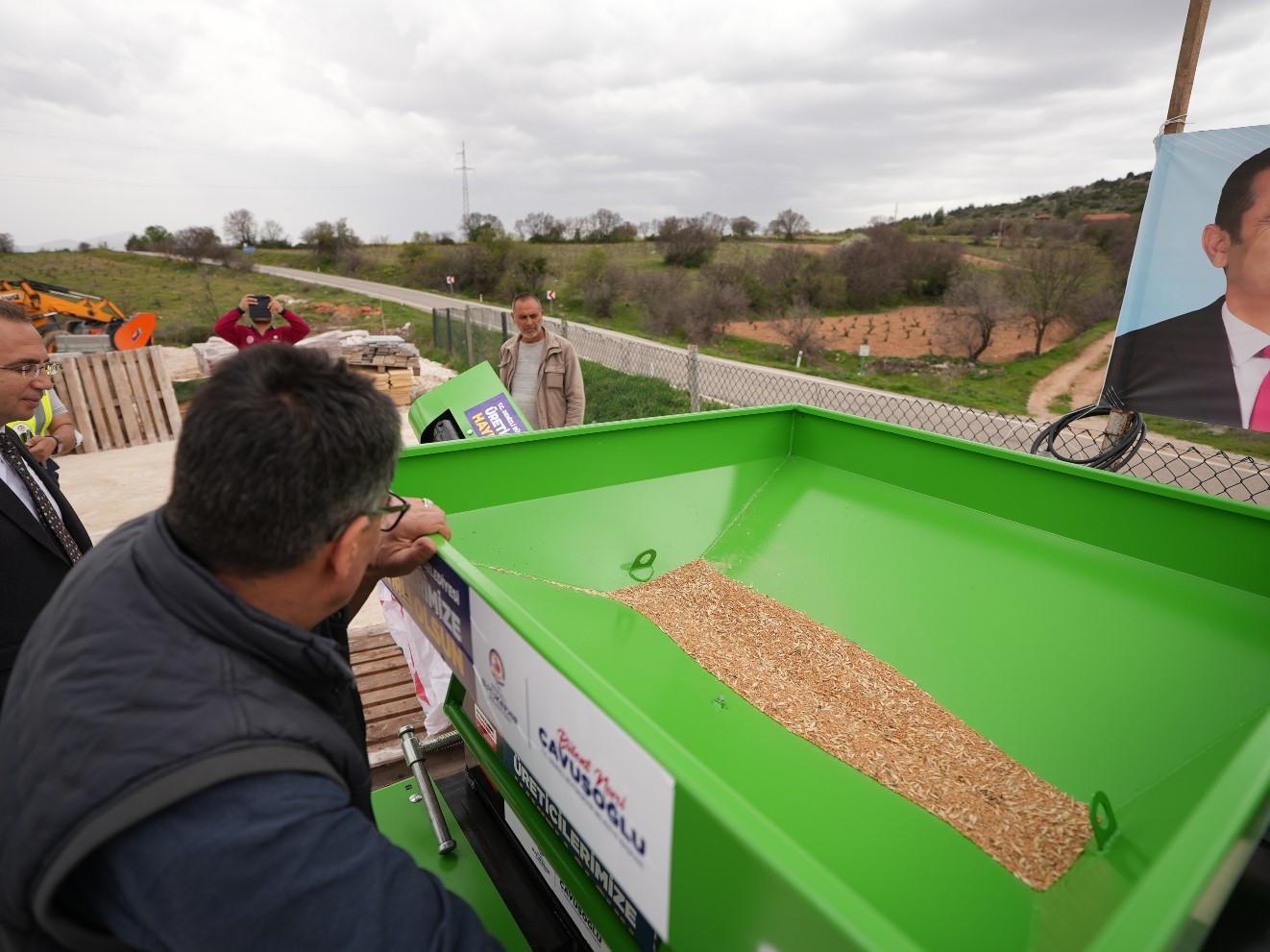Denizli B&uuml;y&uuml;kşehirden Bekilli&rsquo;ye tarımsal makine desteği
