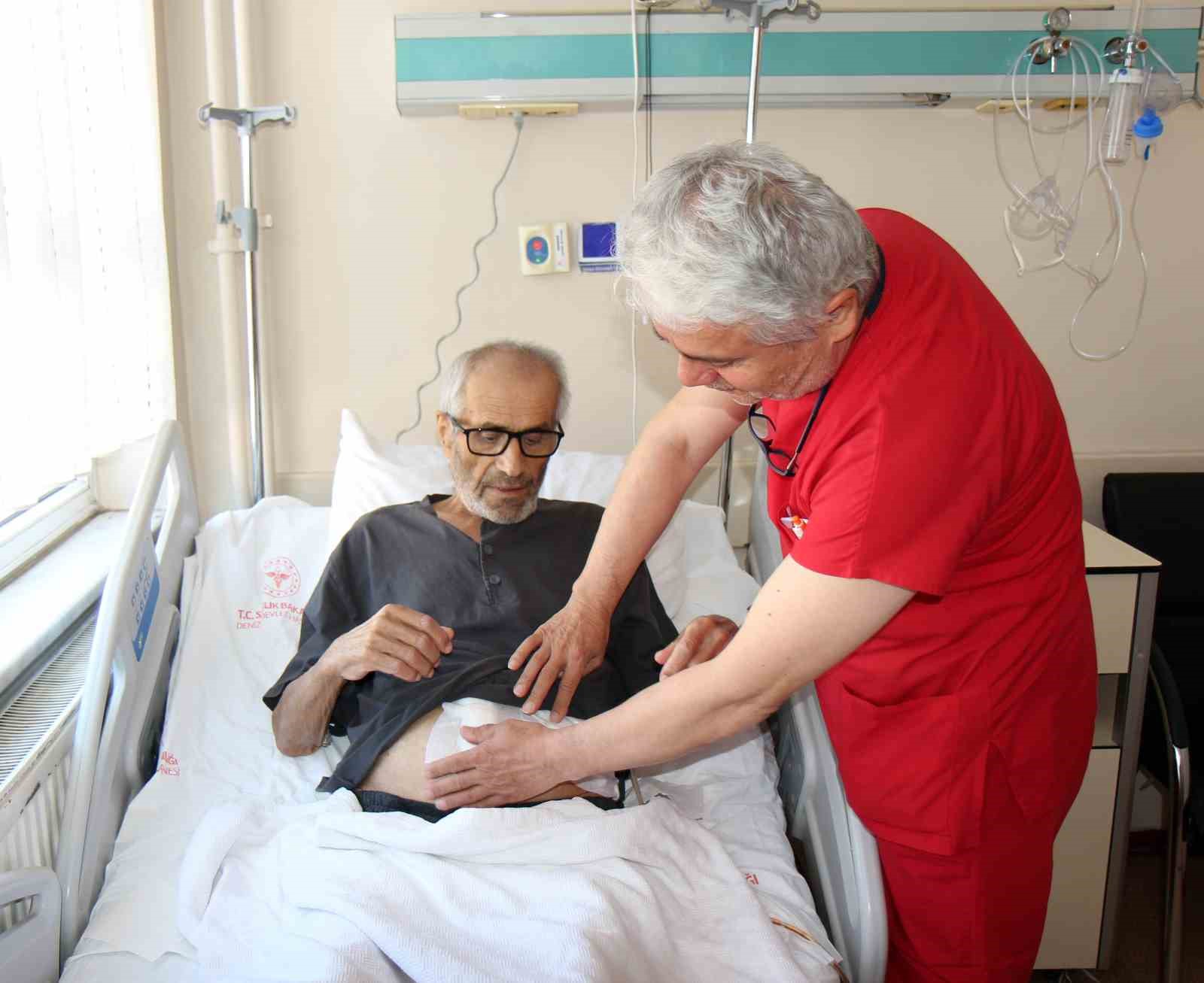 Dalağı normal boyuttan 40 kat b&uuml;y&uuml;k olan hastan başarılı operasyonla sağlığına kavuştu
