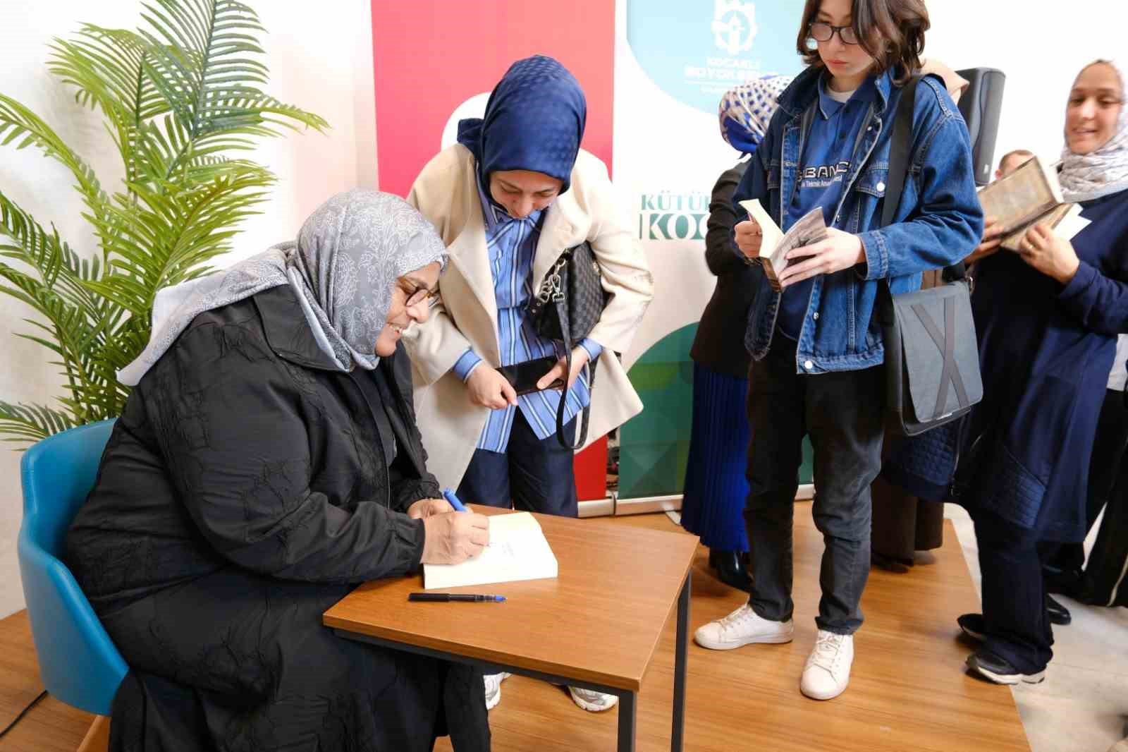 Kitabın izini s&uuml;ren &ouml;ğrenciler, Kocaeli&rsquo;yi adım adım gezdi
