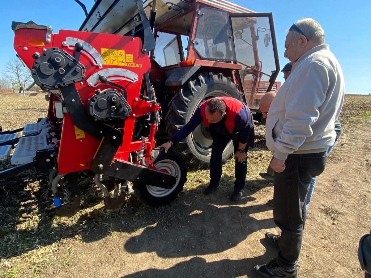 Babaeski&rsquo;de aspir tohumu toprakla buluştu
