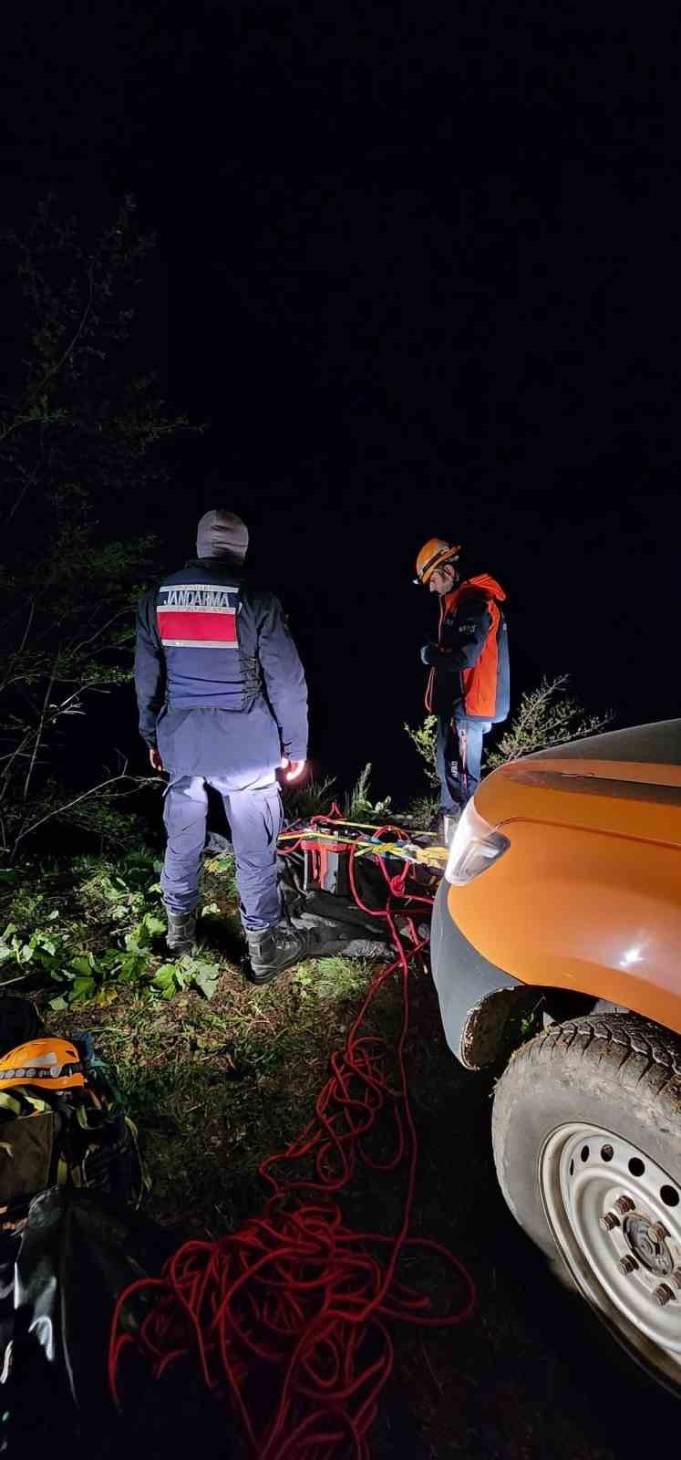 Ormanda yollarını kaybettiler, ekipler kurtardı
