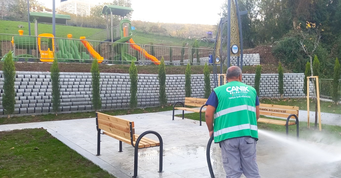 Canik’te parklar yaza hazırlanıyor