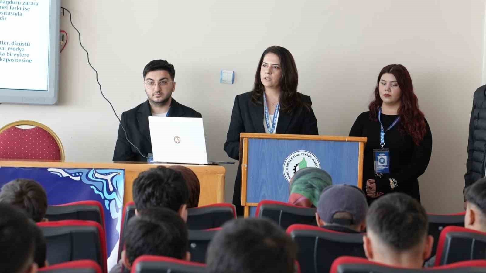 Lise &ouml;ğrencilerine dijital farkındalık semineri d&uuml;zenlendi
