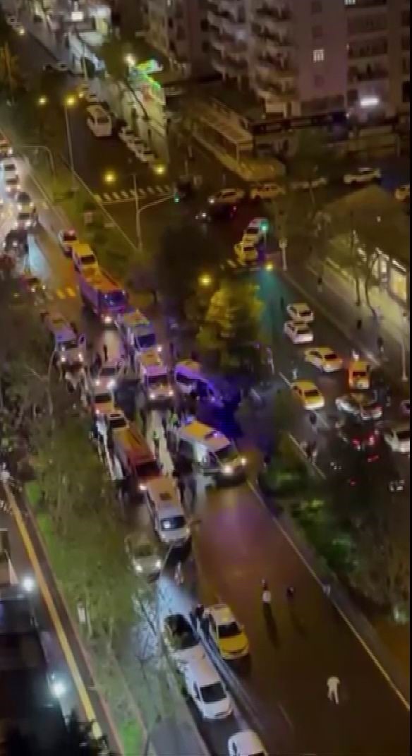 Yayaya &ccedil;arpmamak i&ccedil;in direksiyonu kardı, ağaca &ccedil;arptı: 6 yaralı
