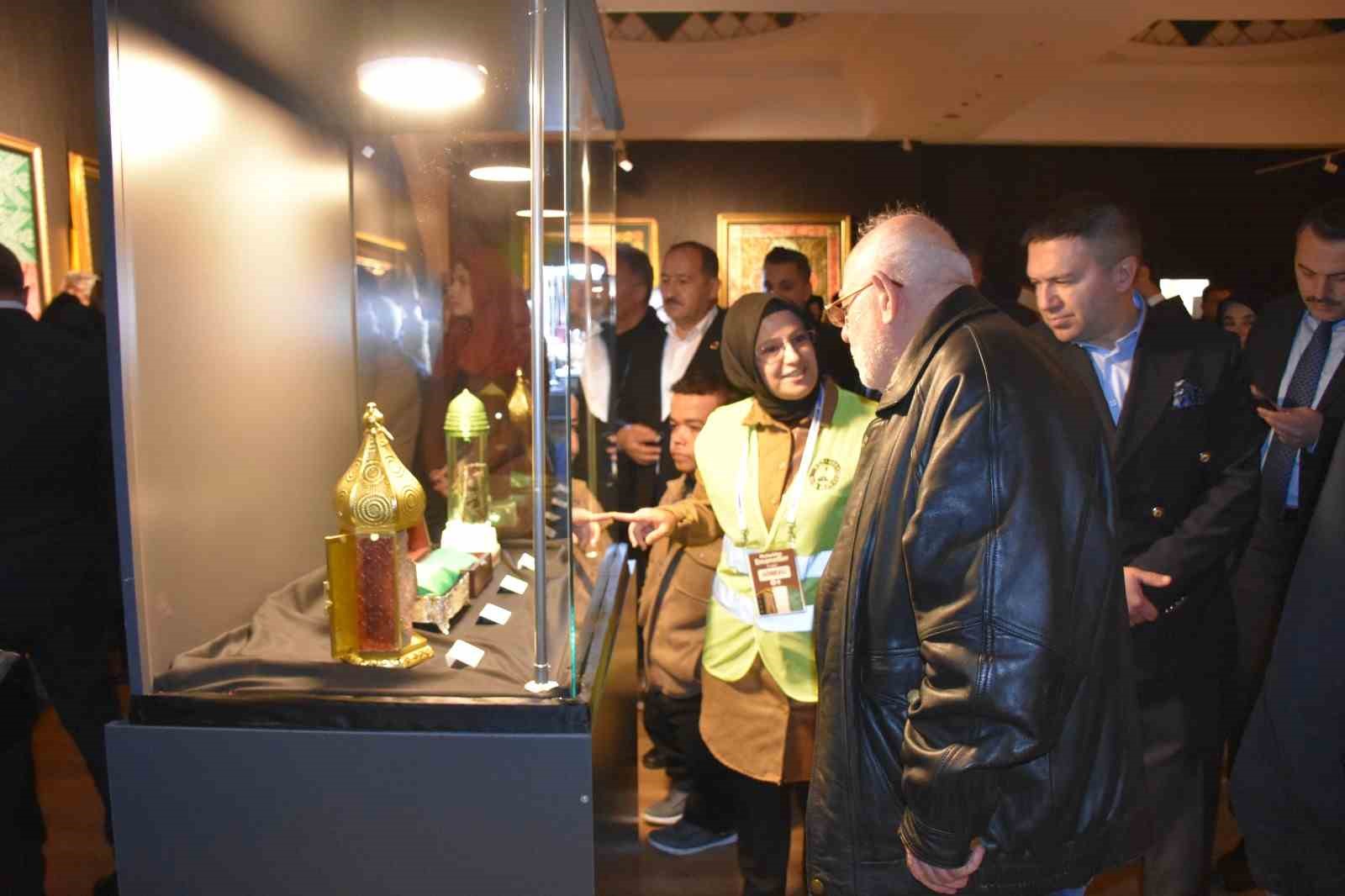 Gaziantep&rsquo;te kutsal emanetler sergisi ziyaret&ccedil;i akınına uğradı
