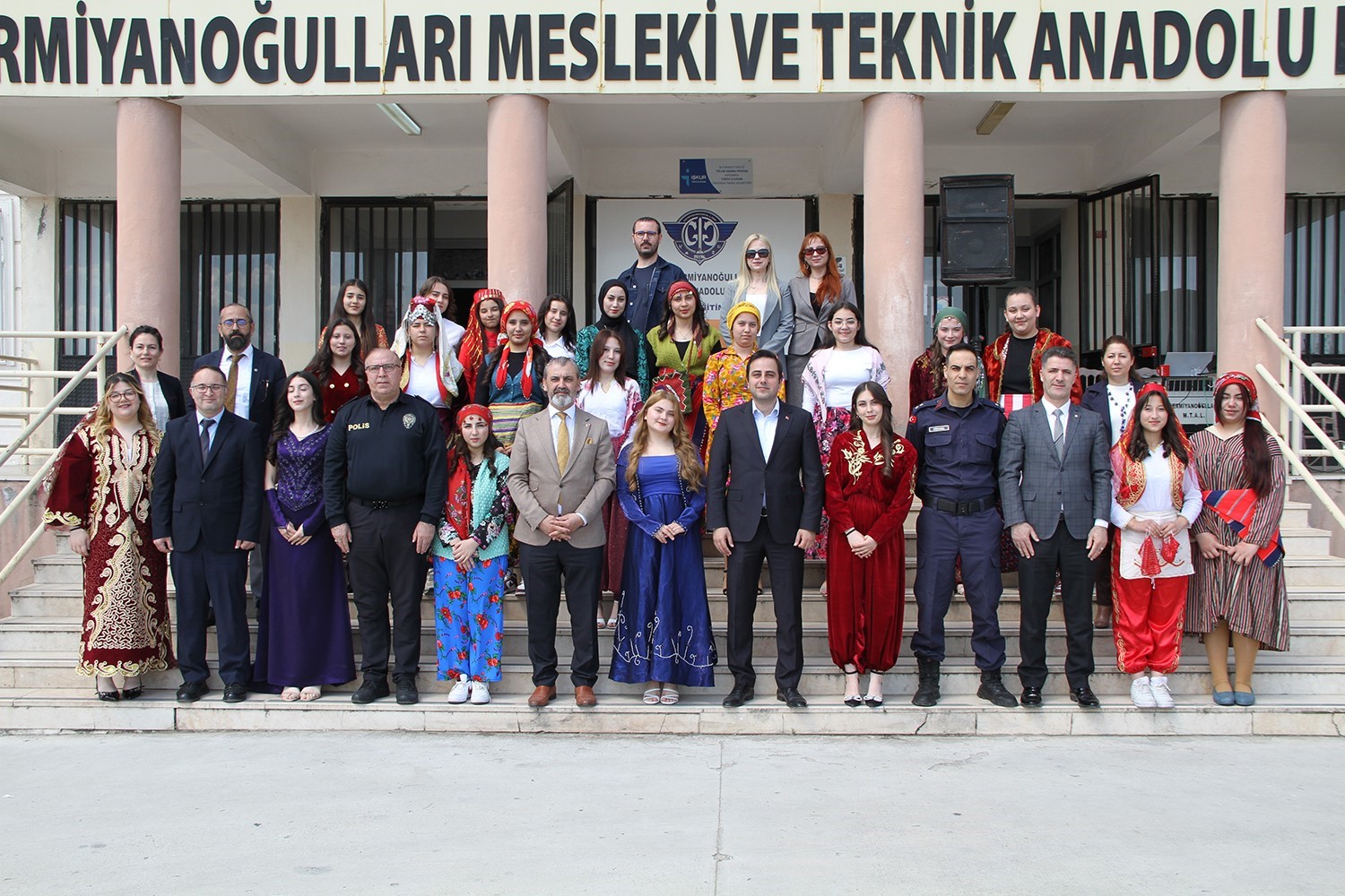 Kula&rsquo;da 50. Turizm Haftası coşkuyla kutlandı
