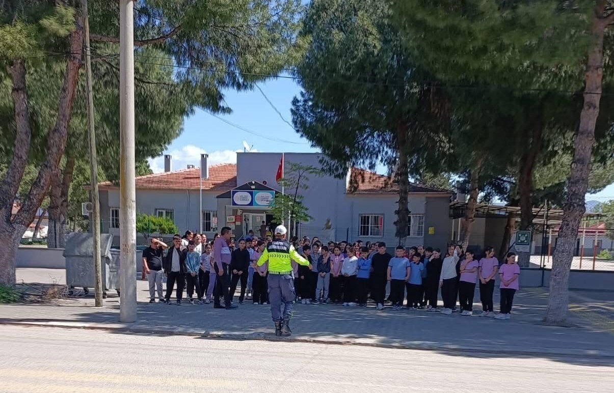 Miniklere trafik bilinci aşılandı
