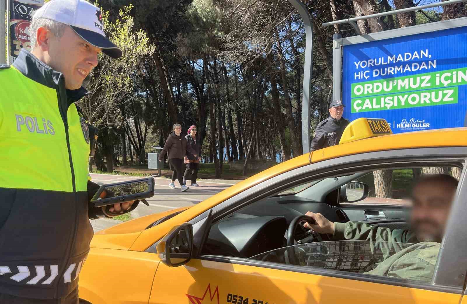 Ordu&rsquo;da s&uuml;r&uuml;c&uuml;lere emniyet kemer denetiminde 23 bin lira cezai işlem
