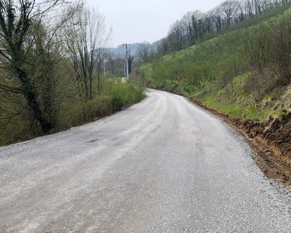 G&uuml;m&uuml;şova&rsquo;da k&ouml;y yolları yenileniyor
