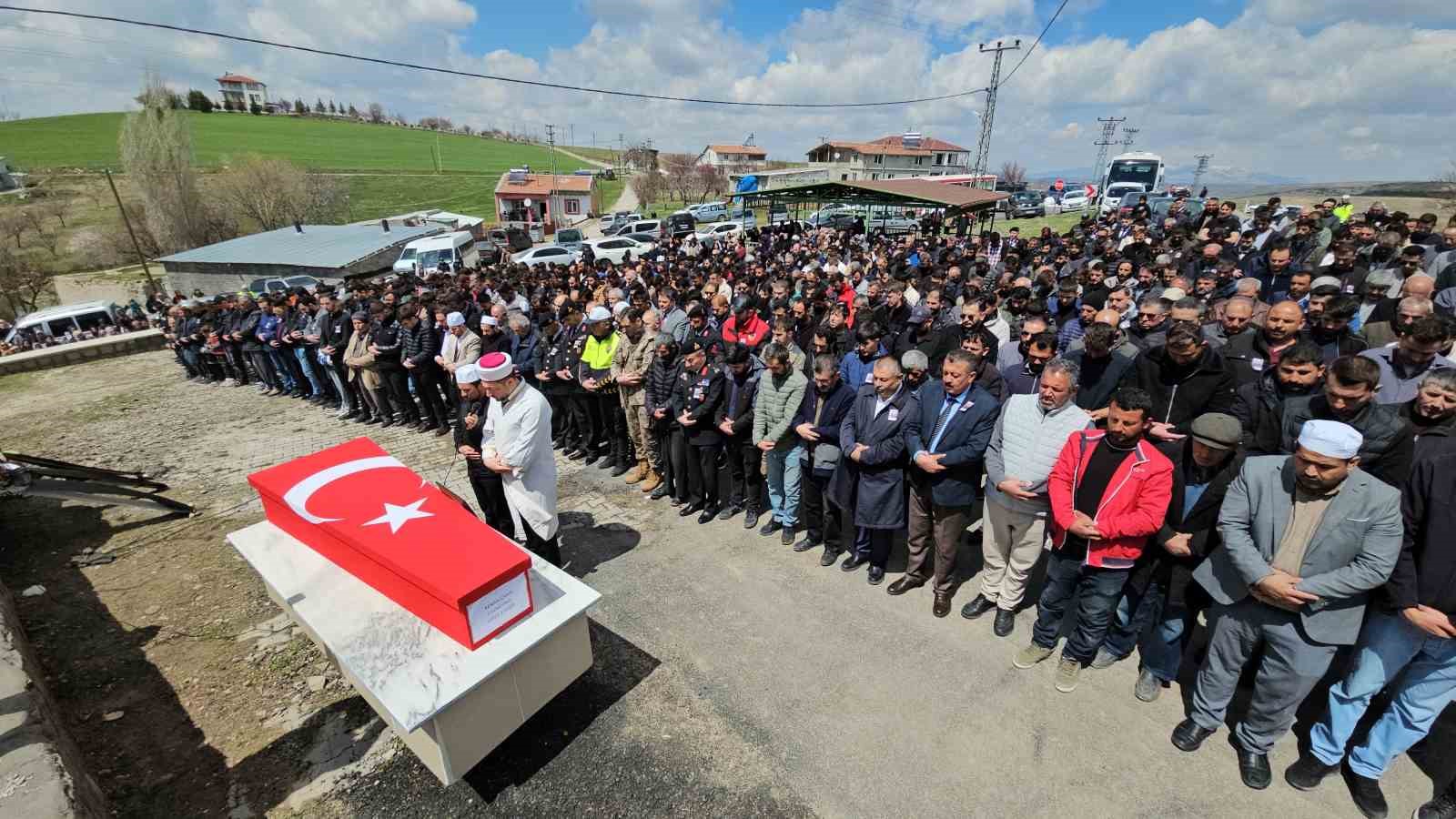 Rahatsızlanarak hayatını kaybeden kursiyer jandarma toprağa verildi