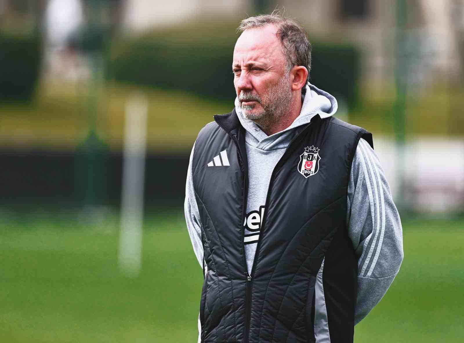 Beşiktaş, Corendon Alanyaspor ma&ccedil;ı hazırlıklarını s&uuml;rd&uuml;rd&uuml;
