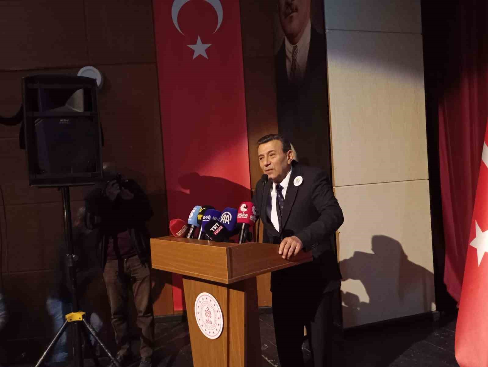 T&uuml;rkiye Aşı Enstit&uuml;s&uuml; Başkanı Kara: "Covid aşıları kalp krizini tetiklemez"
