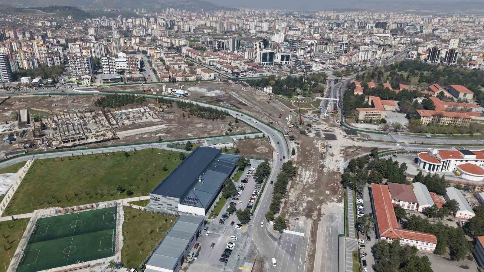 Başkan B&uuml;y&uuml;kkılı&ccedil;&rsquo;tan Kartal Katlı Kavşağı&rsquo;na yakın takip: "Verimli bir şekilde &ccedil;alışmalar s&uuml;r&uuml;yor"
