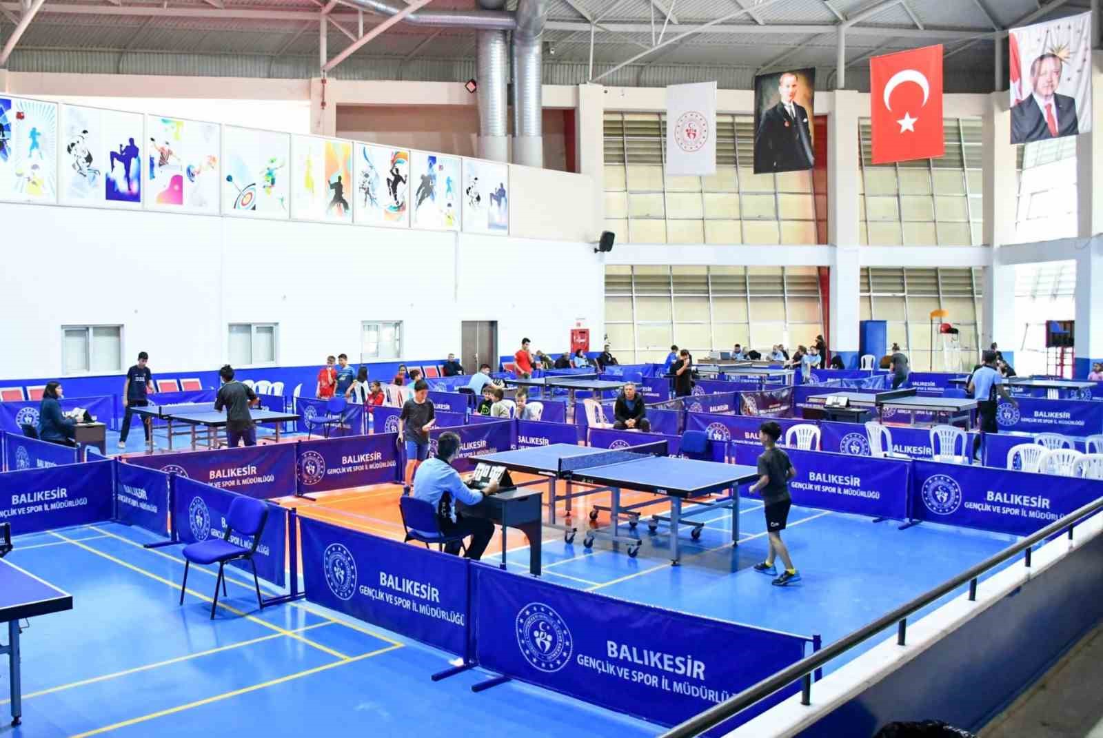 Balıkesir&rsquo;de &ccedil;ocuklar 23 Nisan coşkusunu sporla karşıladı
