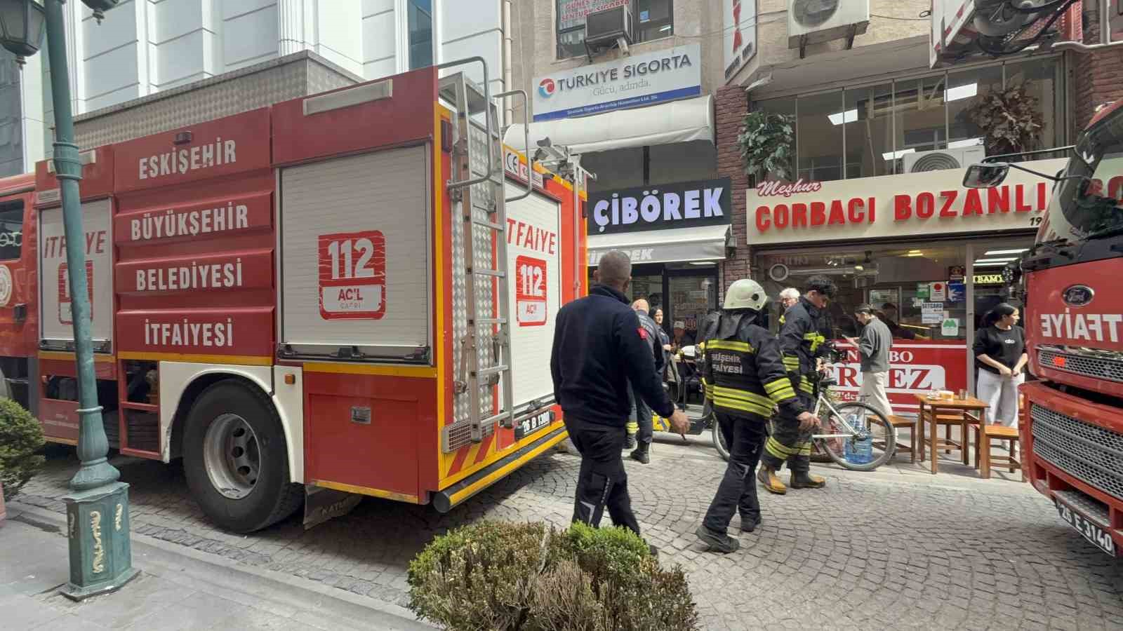 Esnafın &lsquo;yangın&rsquo; paniği, bacadan geri tepen duman &ccedil;ıktı
