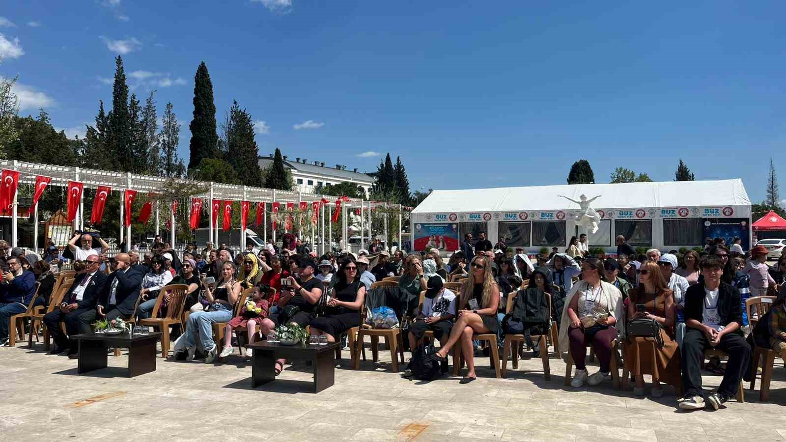 Altı &uuml;lkenin &ccedil;ocukları Muğla&rsquo;da aynı sahneyi paylaştı
