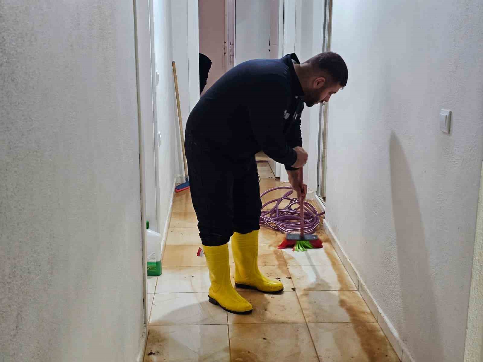 Mardin B&uuml;y&uuml;kşehir Belediyesi ve MARSU&rsquo;dan sel seferberliği
