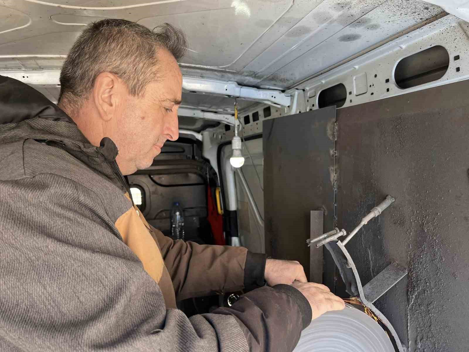 Arabası at&ouml;lyesi oldu: Bı&ccedil;ak&ccedil;ı 35 yıldır Trakya&rsquo;da bı&ccedil;ak biliyor
