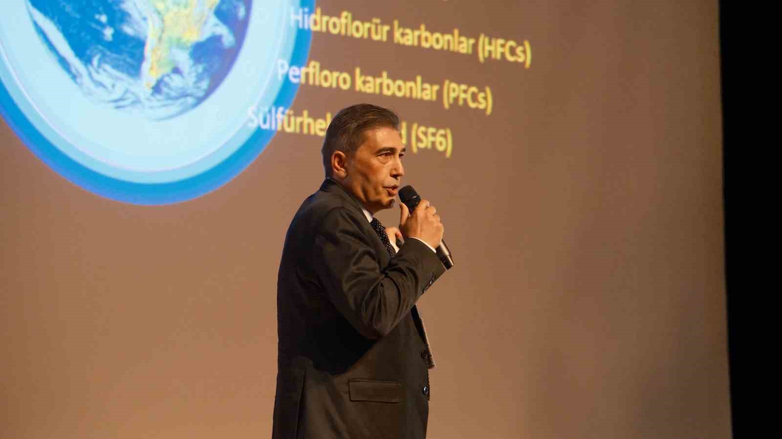 Bursa Vali Yardımcısı Doğan: "30-40 yıl i&ccedil;inde artan d&uuml;nya n&uuml;fusuna ne toprak ne de &uuml;retim yetecek"
