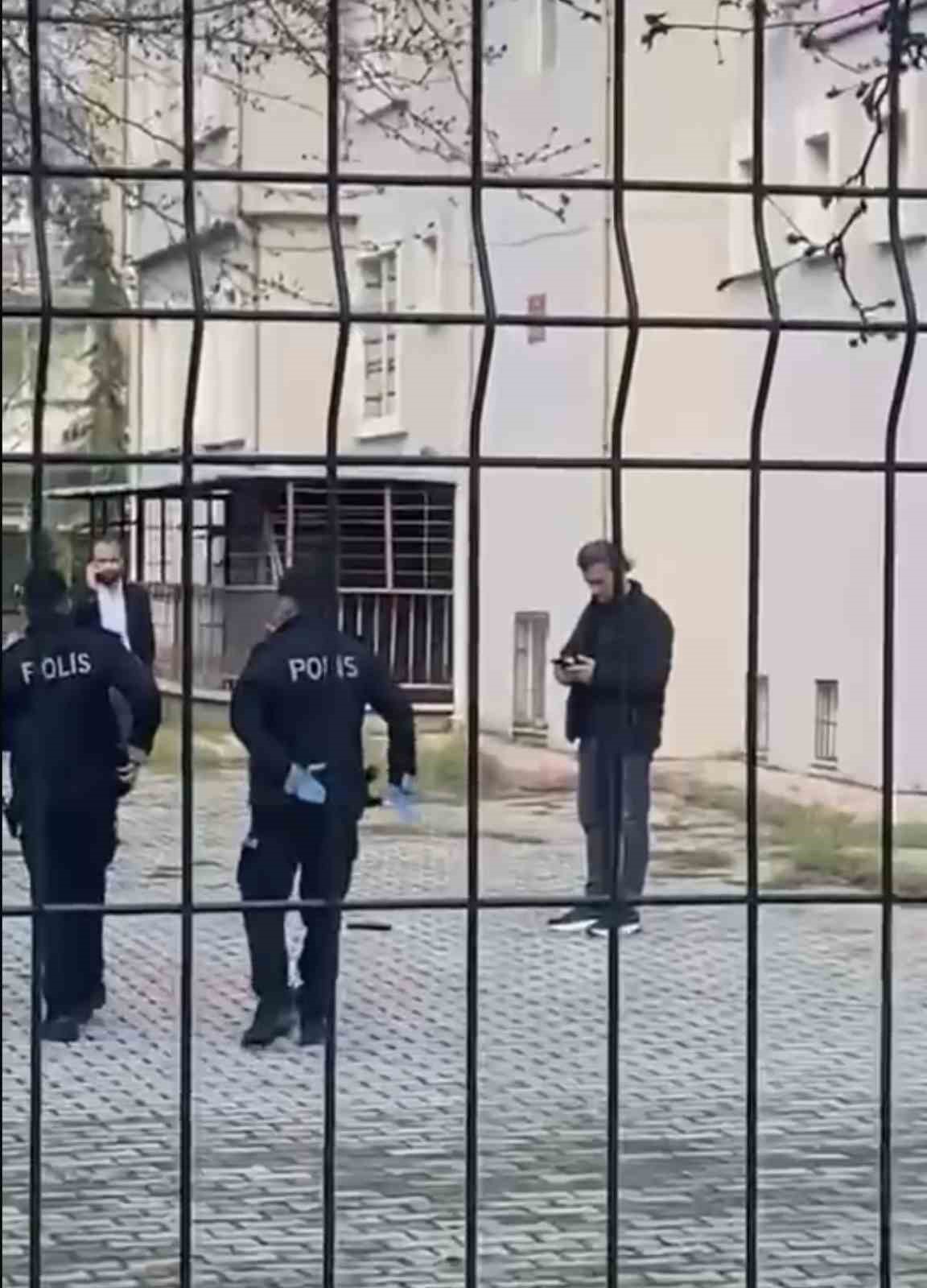 Polisten kaçan şahıs, tabancasını okul bahçesine attı