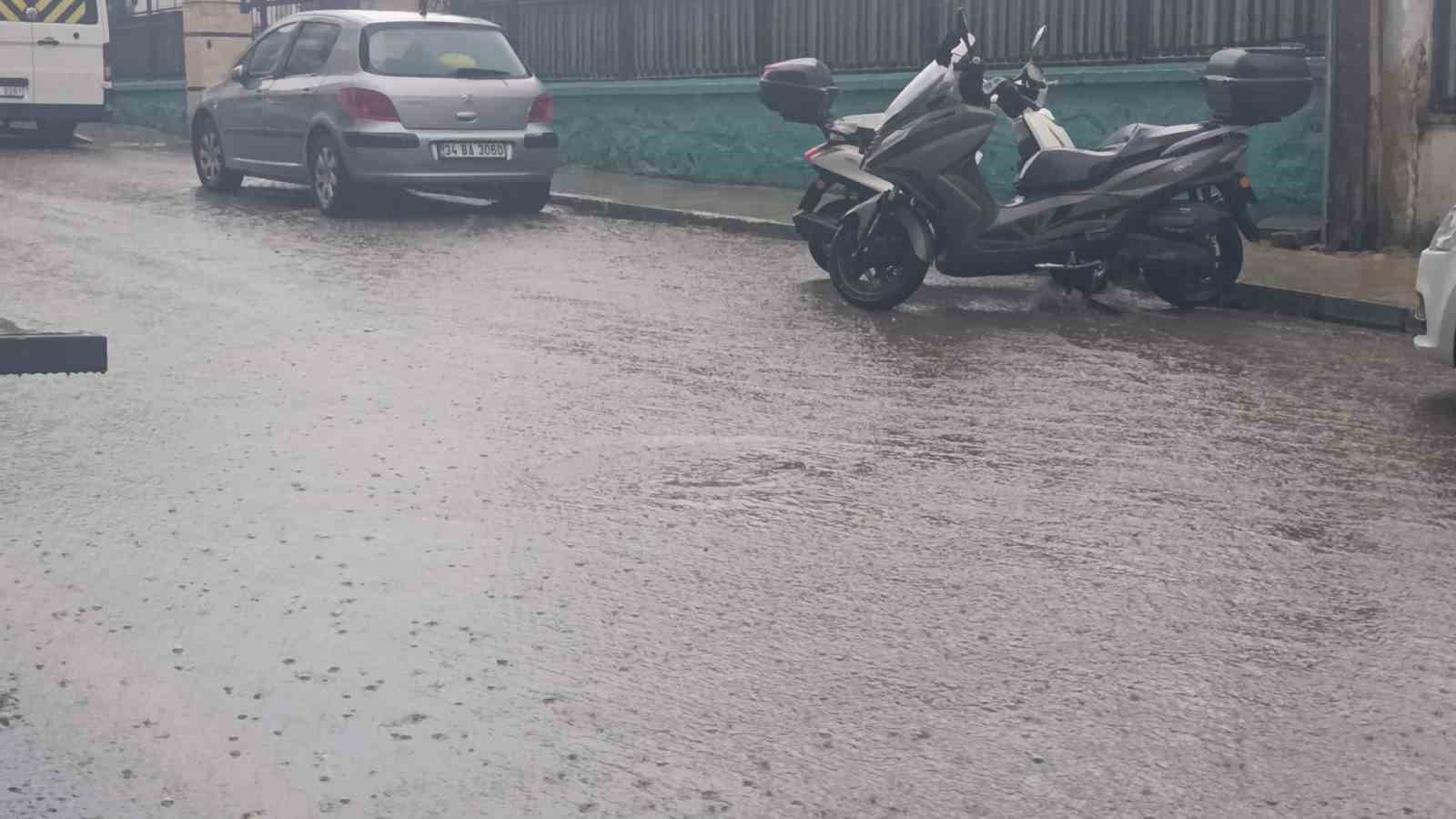 Tekirdağ&rsquo;da sağanak yağış etkili oldu
