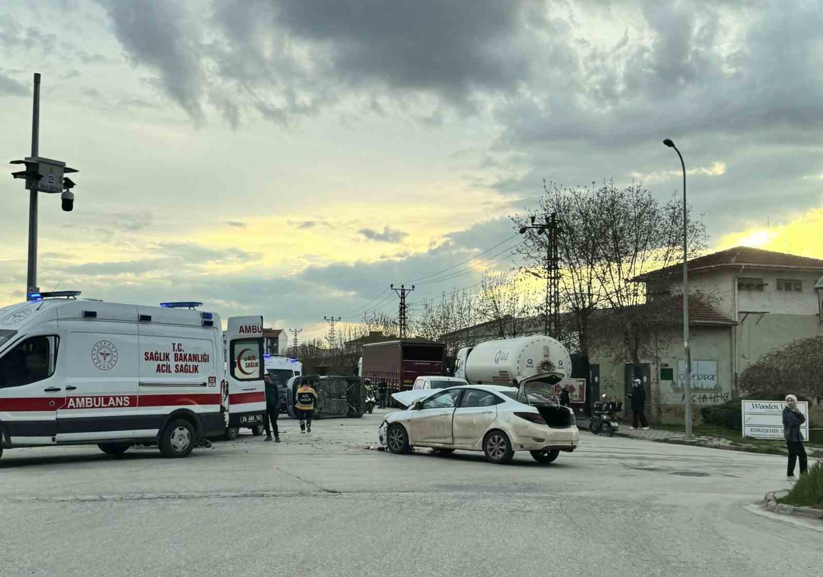 Eskişehir&rsquo;e 4 aracın karıştığı kazada 7 kişi yaralandı
