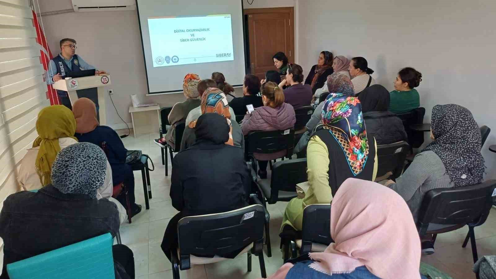 Mersin�de S�BERAY ile binlerce ki�iye g�venli internet e�itimi
