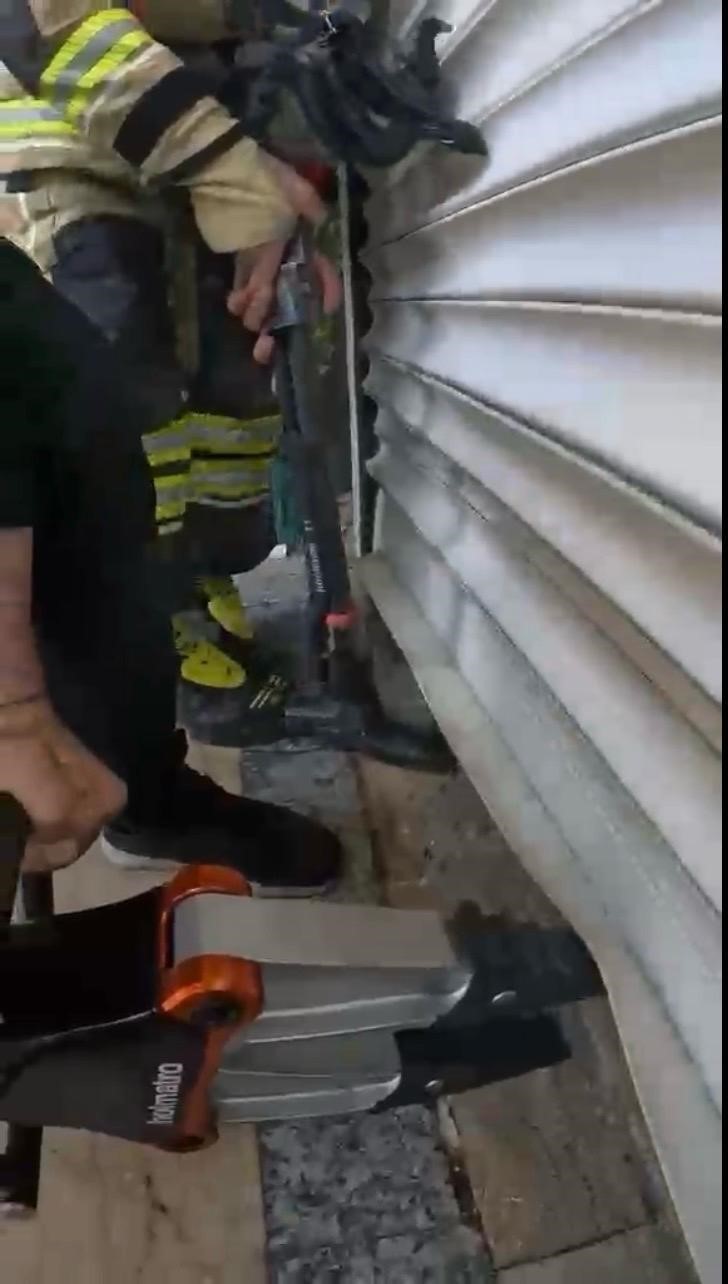 Diyarbakır’da filmleri aratmayan kurtarma operasyonu: Yangının ortasında kalan vatandaş kurtarıldı
