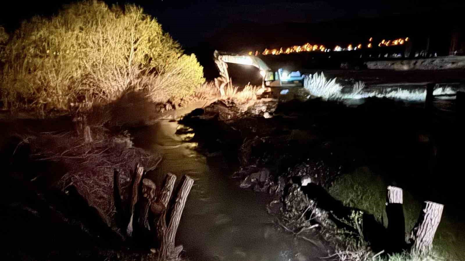 &Ccedil;ardaklı Deresi&rsquo;nde taşkın kontrol altına alındı
