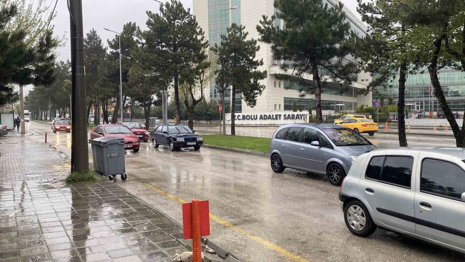 Bolu g&uuml;ne yağışla uyandı
