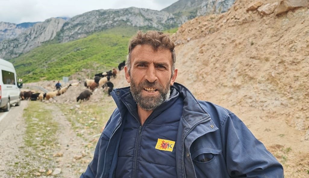 Yayla yolunda zorlu g&ouml;&ccedil;ler başladı
