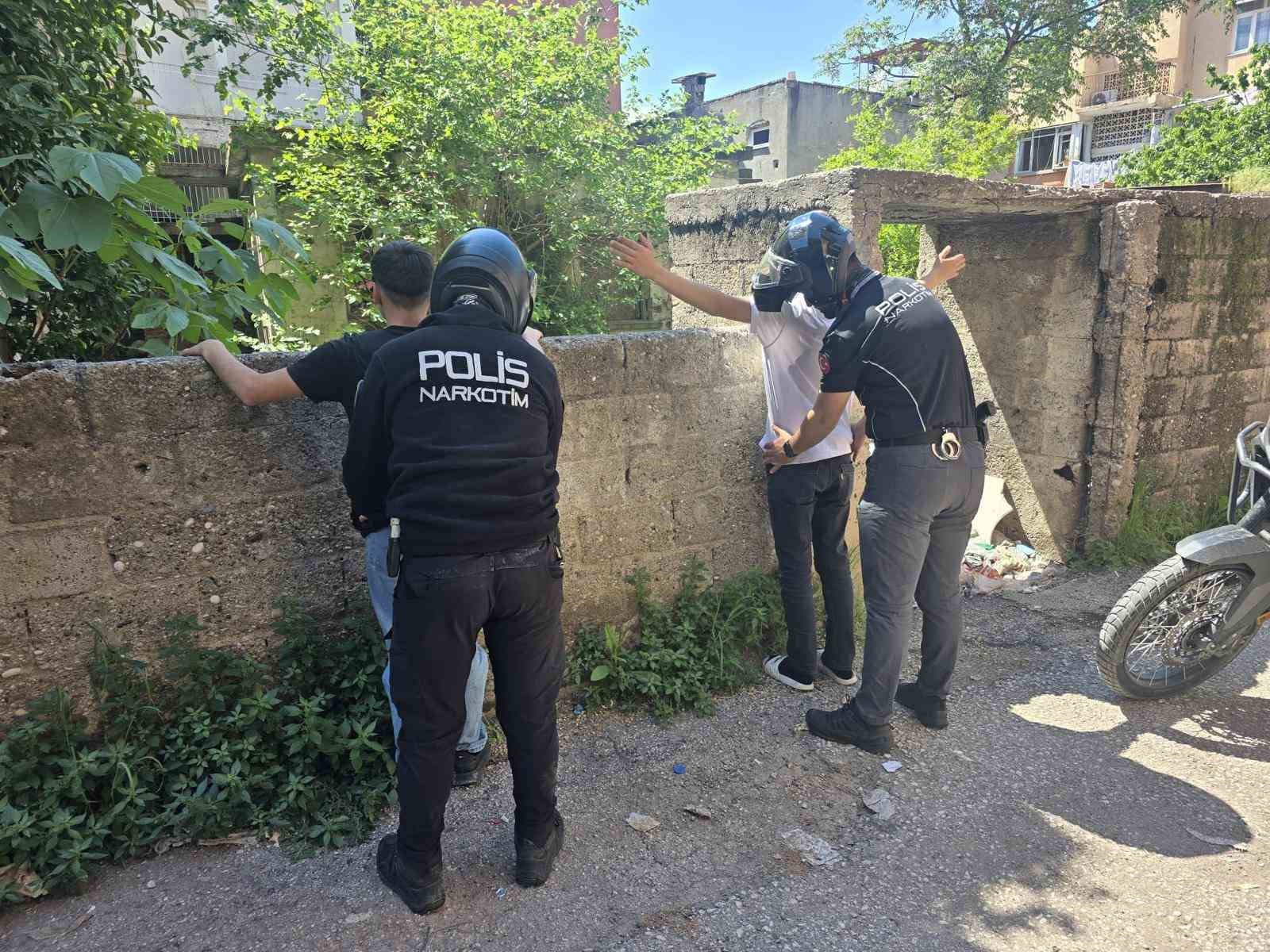 Adana&rsquo;da metruk binalara narkotik denetimi
