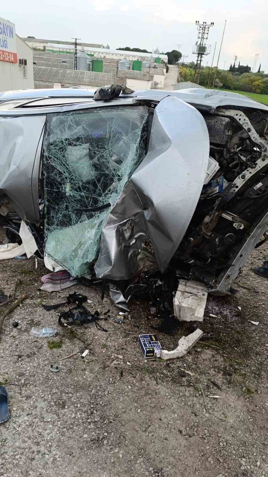 Bandırma&rsquo;da takla atan otomobil s&uuml;r&uuml;c&uuml;s&uuml; yaralandı
