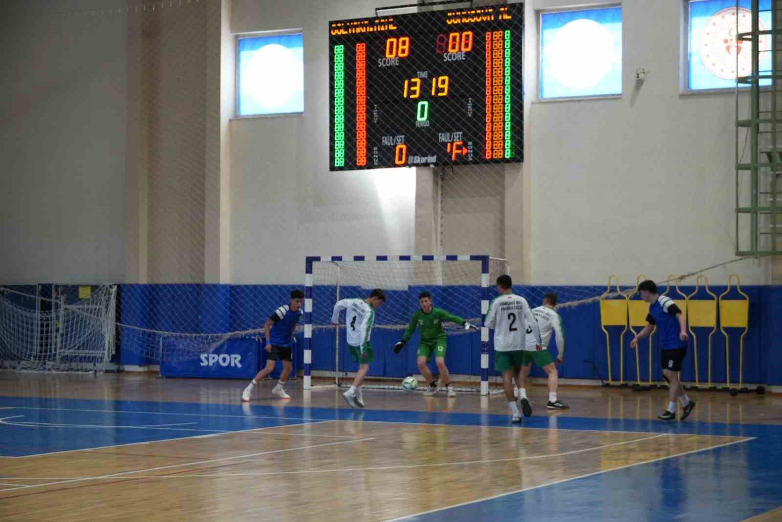 İmam hatip spor oyunları heyecanla s&uuml;r&uuml;yor
