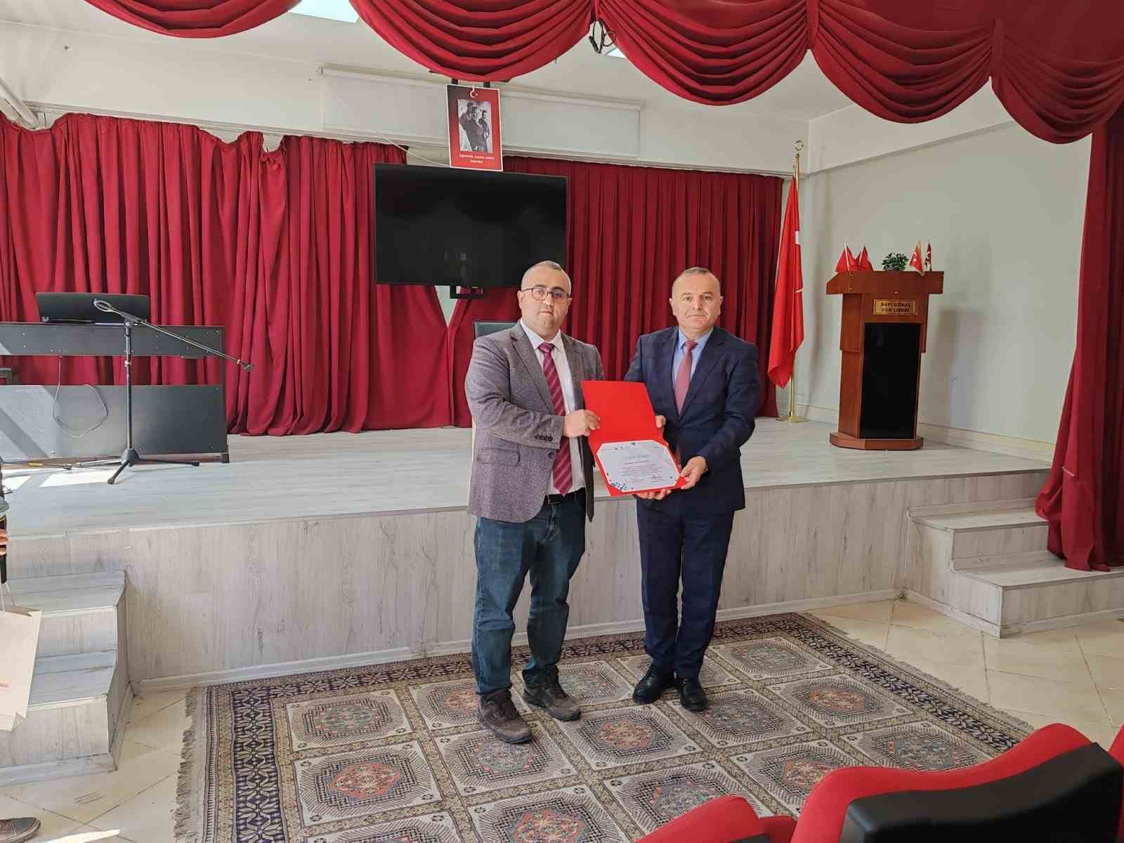 K&uuml;tahya&rsquo;da "S&uuml;rd&uuml;r&uuml;lebilir Toplumlar" temalı bilim s&ouml;yleşisi
