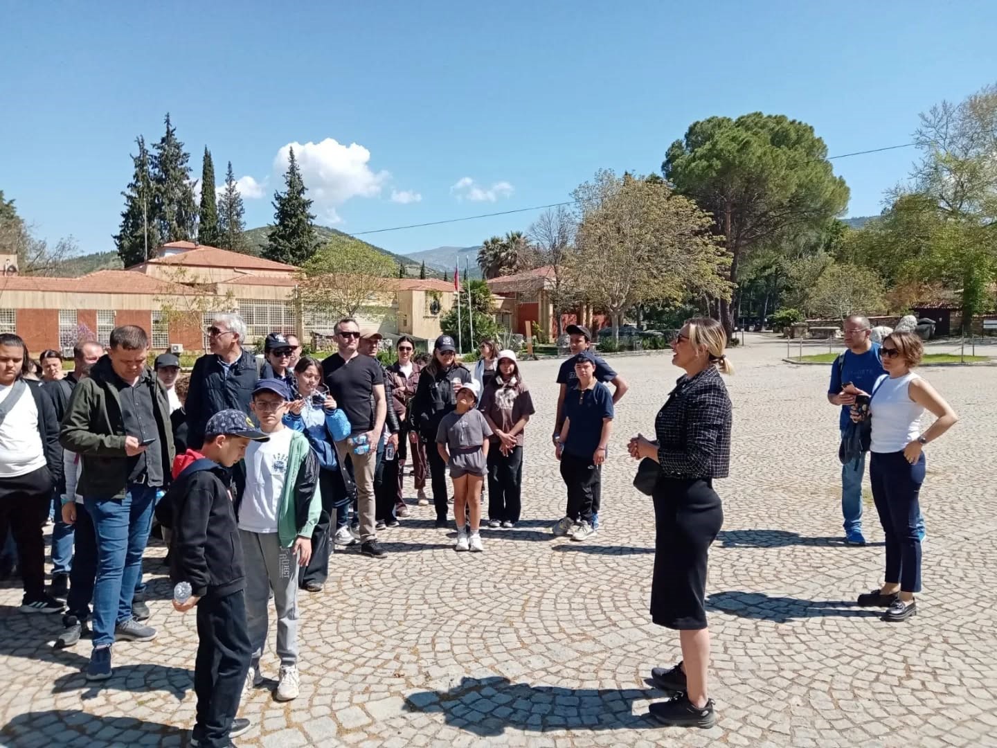 Aydın&rsquo;da polisler ve aileleri tarihle buluştu
